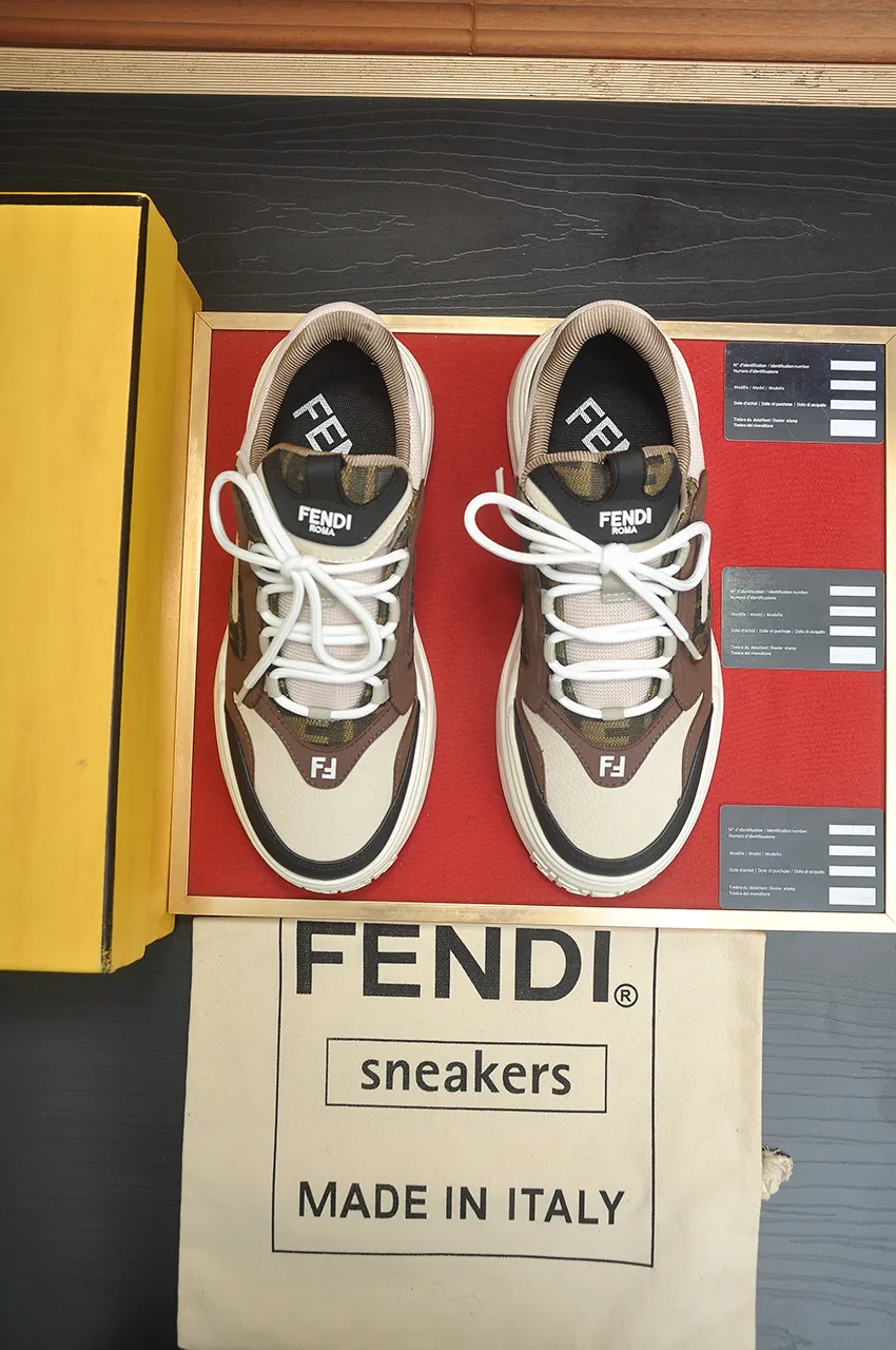 Men's shoes 💰600💶 [Fendi] The latest casual sports shoes 🔥 Many 💑 stars have the same style FD match. The original version is a one-to-one replica. Designer Kim Jones's first fendi match and Donkey brand Trainer basketball sneakers. Material: Original silk mesh. Lining: Breathable mesh. Packaging: Original 1:1 matching high-end packaging. Size: 38-45 (45 is custom-made and cannot be returned or exchanged)